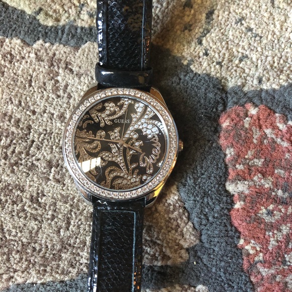 Guess Wristwatch! - Picture 2 of 2